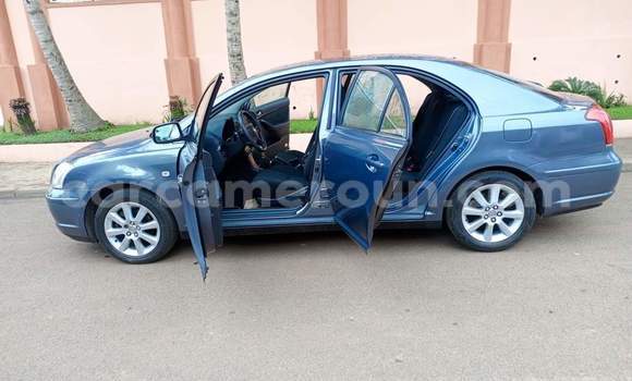 Sayi Na hannu Toyota Avensis Blue Mota in Yaounde a Babban Kamaru Sayi Na hannu Toyota Avensis Blue Mota in Yaounde a Babban Kamaru