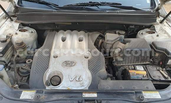 Buy Used Hyundai Santa Fe White Car in Yaounde in Central Cameroon Buy Used Hyundai Santa Fe White Car in Yaounde in Central Cameroon