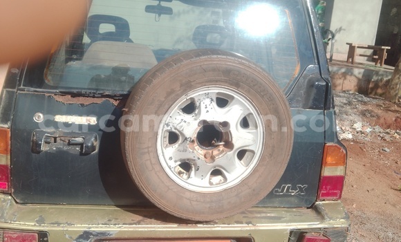 Sayi Na hannu Suzuki Sidekick Black Mota in Yaounde a Babban Kamaru