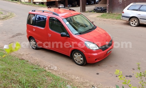 Sayi Na hannu Toyota Yaris Verso Red Mota in Yaounde a Babban Kamaru