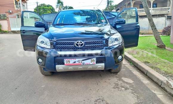 Sayi Na hannu Toyota RAV4 Blue Mota in Yaounde a Babban Kamaru Sayi Na hannu Toyota RAV4 Blue Mota in Yaounde a Babban Kamaru
