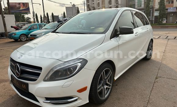 Sayi Imported Mercedes Viano White Mota in Yaounde a Babban Kamaru