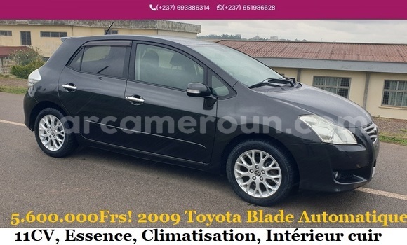 Sayi Na hannu Toyota Blade Black Mota in Yaounde a Babban Kamaru