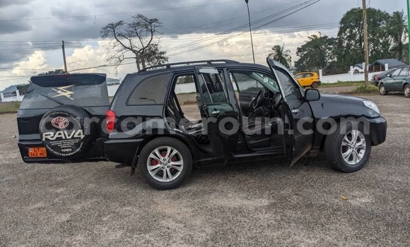 Sayi Na hannu Toyota RAV4 Black Mota in Yaounde a Babban Kamaru Sayi Na hannu Toyota RAV4 Black Mota in Yaounde a Babban Kamaru