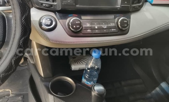 Acheter Occasion Voiture Toyota RAV4 Rouge à Yaoundé, Central Cameroon Acheter Occasion Voiture Toyota RAV4 Rouge à Yaoundé, Central Cameroon