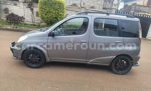Acheter Occasion Voiture Toyota Yaris Verso Gris à Yaoundé, Central Cameroon Acheter Occasion Voiture Toyota Yaris Verso Gris à Yaoundé, Central Cameroon