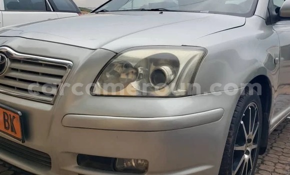 Sayi Na hannu Toyota Avensis Azurfa Mota in Yaounde a Babban Kamaru