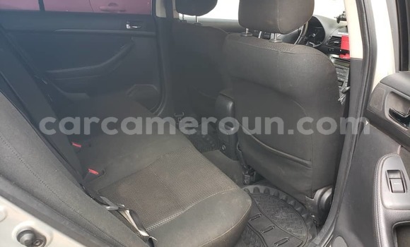 Acheter Occasion Voiture Toyota Avensis Gris à Yaoundé, Central Cameroon Acheter Occasion Voiture Toyota Avensis Gris à Yaoundé, Central Cameroon