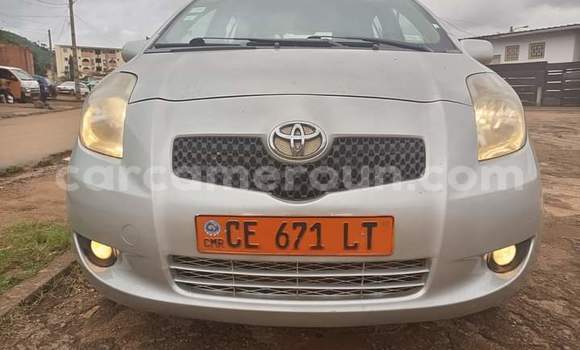 Sayi Na hannu Toyota Yaris Azurfa Mota in Yaounde a Babban Kamaru