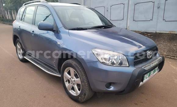Sayi Na hannu Toyota RAV4 Blue Mota in Yaounde a Babban Kamaru Sayi Na hannu Toyota RAV4 Blue Mota in Yaounde a Babban Kamaru
