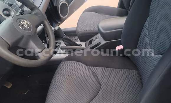 Sayi Na hannu Toyota RAV4 Blue Mota in Yaounde a Babban Kamaru Sayi Na hannu Toyota RAV4 Blue Mota in Yaounde a Babban Kamaru