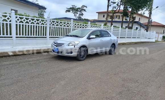 Acheter Occasion Voiture Toyota Yaris Gris à Yaoundé, Central Cameroon Acheter Occasion Voiture Toyota Yaris Gris à Yaoundé, Central Cameroon