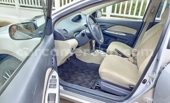 Acheter Occasion Voiture Toyota Yaris Gris à Yaoundé, Central Cameroon Acheter Occasion Voiture Toyota Yaris Gris à Yaoundé, Central Cameroon