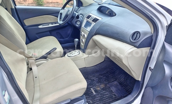 Acheter Occasion Voiture Toyota Yaris Gris à Yaoundé, Central Cameroon Acheter Occasion Voiture Toyota Yaris Gris à Yaoundé, Central Cameroon