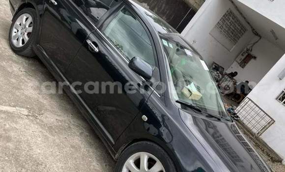 Sayi Na hannu Toyota Avensis Black Mota in Yaounde a Babban Kamaru