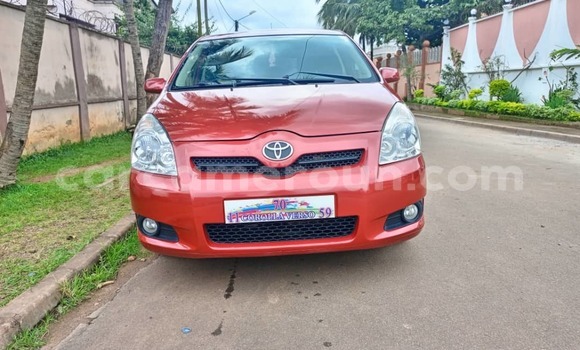 Sayi Na hannu Toyota Corolla Verso Red Mota in Yaounde a Babban Kamaru