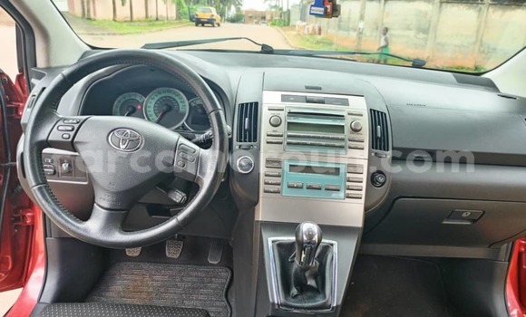 Acheter Occasion Voiture Toyota Corolla Verso Rouge à Yaoundé, Central Cameroon Acheter Occasion Voiture Toyota Corolla Verso Rouge à Yaoundé, Central Cameroon