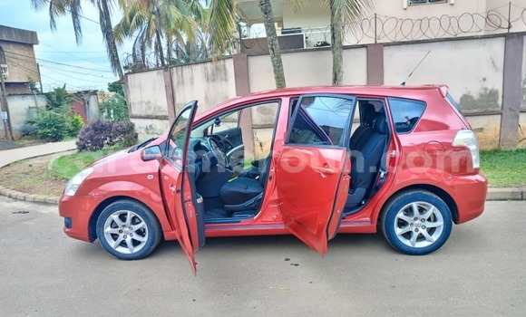 Acheter Occasion Voiture Toyota Corolla Verso Rouge à Yaoundé, Central Cameroon Acheter Occasion Voiture Toyota Corolla Verso Rouge à Yaoundé, Central Cameroon