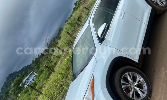 Sayi Na hannu Toyota Highlander White Mota in Yaounde a Babban Kamaru