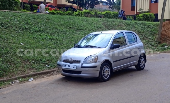 Acheter Occasion Voiture Toyota Yaris Gris à Yaoundé, Central Cameroon Acheter Occasion Voiture Toyota Yaris Gris à Yaoundé, Central Cameroon