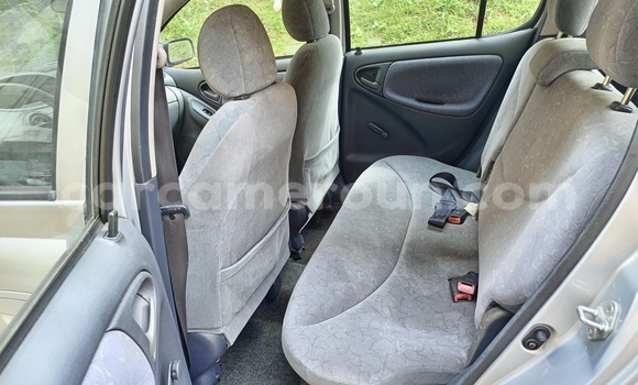 Acheter Occasion Voiture Toyota Yaris Gris à Yaoundé, Central Cameroon Acheter Occasion Voiture Toyota Yaris Gris à Yaoundé, Central Cameroon