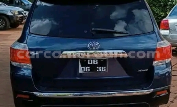 Sayi Na hannu Toyota Highlander Blue Mota in Yaounde a Babban Kamaru