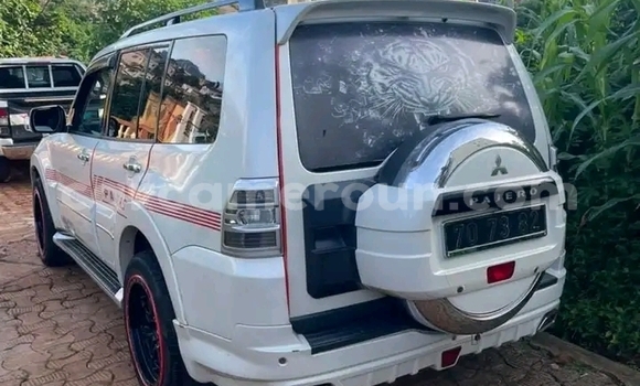 Buy Used Mitsubishi Pajero White Car in Yaounde in Central Cameroon Buy Used Mitsubishi Pajero White Car in Yaounde in Central Cameroon