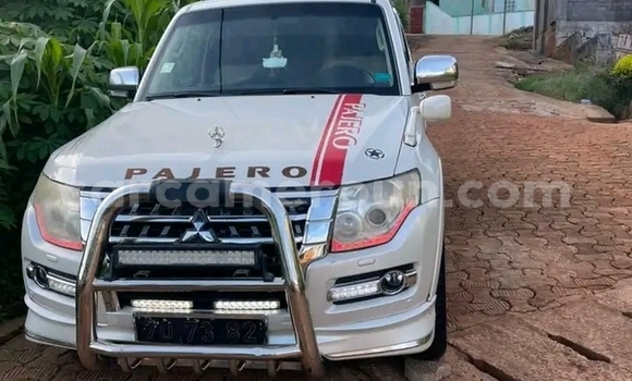 Buy Used Mitsubishi Pajero White Car in Yaounde in Central Cameroon Buy Used Mitsubishi Pajero White Car in Yaounde in Central Cameroon