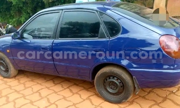 Sayi Na hannu Toyota Corolla Blue Mota in Yaounde a Babban Kamaru Sayi Na hannu Toyota Corolla Blue Mota in Yaounde a Babban Kamaru