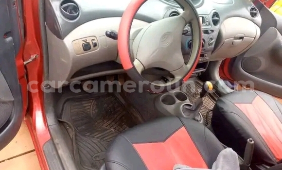 Sayi Na hannu Toyota Yaris Red Mota in Yaounde a Babban Kamaru Sayi Na hannu Toyota Yaris Red Mota in Yaounde a Babban Kamaru