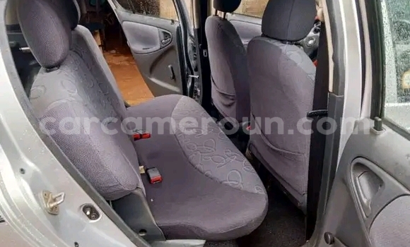 Sayi Na hannu Toyota Yaris Sauran Mota in Yaounde a Babban Kamaru Sayi Na hannu Toyota Yaris Sauran Mota in Yaounde a Babban Kamaru