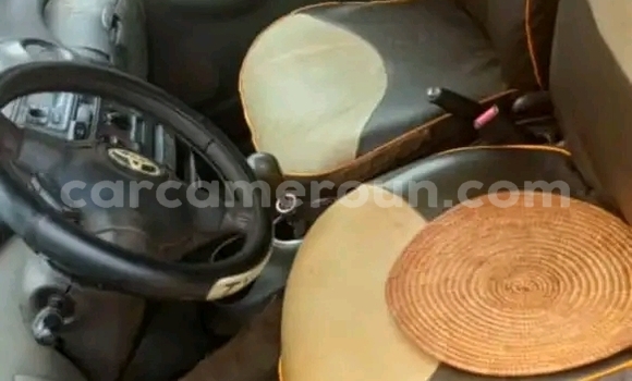 Sayi Na hannu Toyota Yaris Sauran Mota in Yaounde a Babban Kamaru Sayi Na hannu Toyota Yaris Sauran Mota in Yaounde a Babban Kamaru