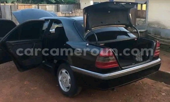 Sayi Na hannu Mercedes‒Benz C–Class Black Mota in Yaounde a Babban Kamaru Sayi Na hannu Mercedes‒Benz C–Class Black Mota in Yaounde a Babban Kamaru