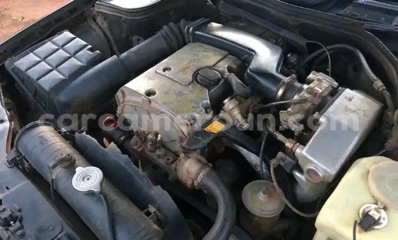 Sayi Na hannu Mercedes‒Benz C–Class Black Mota in Yaounde a Babban Kamaru Sayi Na hannu Mercedes‒Benz C–Class Black Mota in Yaounde a Babban Kamaru