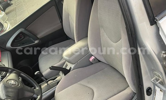 Sayi Na hannu Toyota RAV4 Sauran Mota in Douala a Ƙasar Kamaru Sayi Na hannu Toyota RAV4 Sauran Mota in Douala a Ƙasar Kamaru