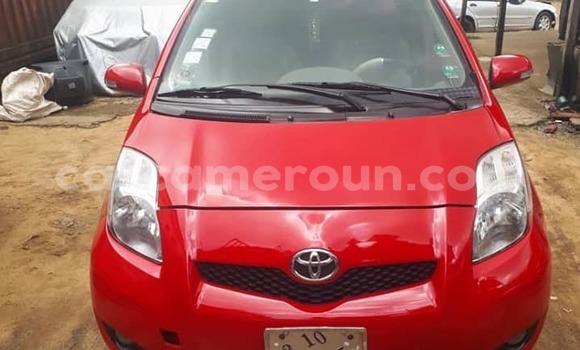 Sayi Na hannu Toyota Starlet Red Mota in Douala a Ƙasar Kamaru