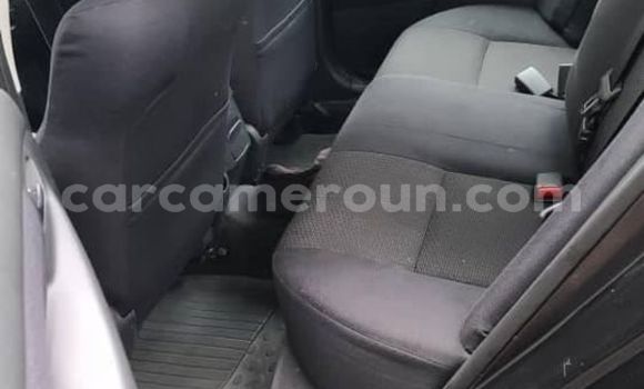 Sayi Na hannu Toyota Corolla Black Mota in Douala a Ƙasar Kamaru