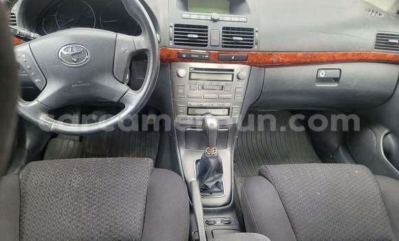 Sayi Na hannu Toyota Avensis Red Mota in Yaounde a Babban Kamaru Sayi Na hannu Toyota Avensis Red Mota in Yaounde a Babban Kamaru