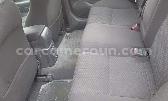 Sayi Na hannu Toyota Avensis Red Mota in Yaounde a Babban Kamaru Sayi Na hannu Toyota Avensis Red Mota in Yaounde a Babban Kamaru