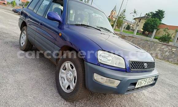 Sayi Na hannu Toyota RAV4 Blue Mota in Yaounde a Babban Kamaru