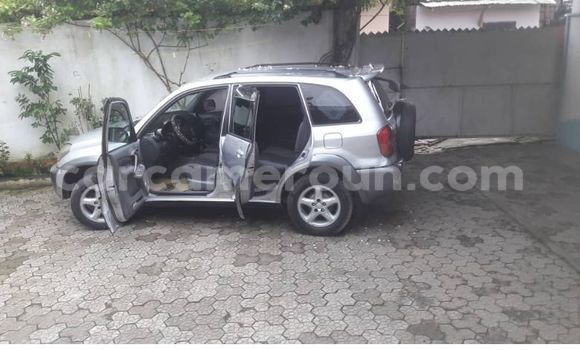 Sayi Na hannu Toyota RAV4 Azurfa Mota in Douala a Ƙasar Kamaru Sayi Na hannu Toyota RAV4 Azurfa Mota in Douala a Ƙasar Kamaru