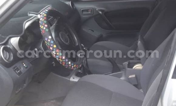 Sayi Na hannu Toyota RAV4 Azurfa Mota in Douala a Ƙasar Kamaru Sayi Na hannu Toyota RAV4 Azurfa Mota in Douala a Ƙasar Kamaru