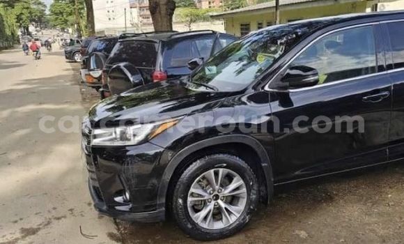 Sayi Na hannu Toyota Highlander Black Mota in Douala a Ƙasar Kamaru Sayi Na hannu Toyota Highlander Black Mota in Douala a Ƙasar Kamaru