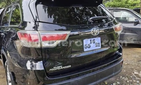 Sayi Na hannu Toyota Highlander Black Mota in Douala a Ƙasar Kamaru Sayi Na hannu Toyota Highlander Black Mota in Douala a Ƙasar Kamaru