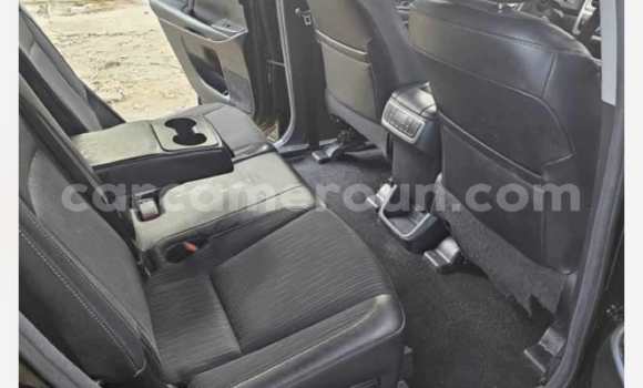 Sayi Na hannu Toyota Highlander Black Mota in Douala a Ƙasar Kamaru Sayi Na hannu Toyota Highlander Black Mota in Douala a Ƙasar Kamaru