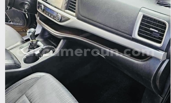 Sayi Na hannu Toyota Highlander Black Mota in Douala a Ƙasar Kamaru Sayi Na hannu Toyota Highlander Black Mota in Douala a Ƙasar Kamaru