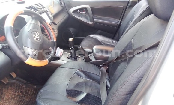 Acheter Occasion Voiture Toyota RAV4 Gris à Yaoundé, Central Cameroon Acheter Occasion Voiture Toyota RAV4 Gris à Yaoundé, Central Cameroon