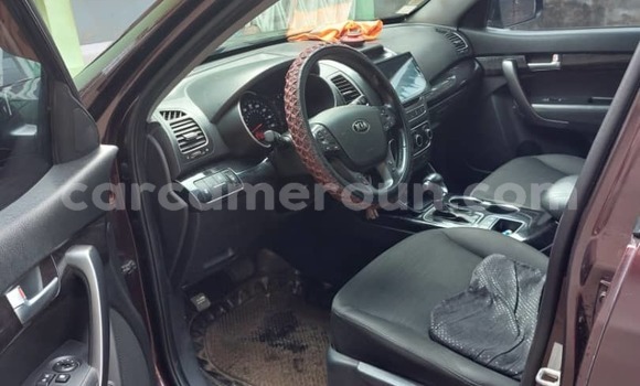 Sayi Na hannu Kia Sorento Brown Mota in Douala a Ƙasar Kamaru Sayi Na hannu Kia Sorento Brown Mota in Douala a Ƙasar Kamaru