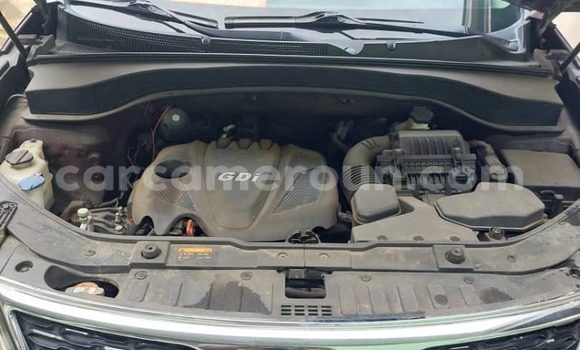 Sayi Na hannu Kia Sorento Brown Mota in Douala a Ƙasar Kamaru Sayi Na hannu Kia Sorento Brown Mota in Douala a Ƙasar Kamaru