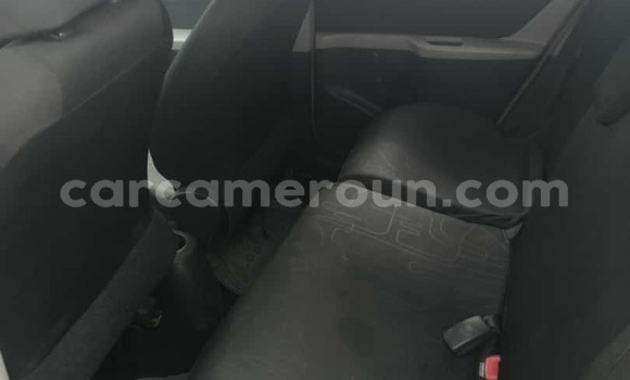Sayi Na hannu Toyota Yaris Azurfa Mota in Douala a Ƙasar Kamaru Sayi Na hannu Toyota Yaris Azurfa Mota in Douala a Ƙasar Kamaru